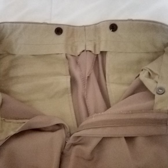 Used Linett Ltd. 38R Beige Suit, 32" pleated pants, 100% gabardine wool - Picture 11 of 14